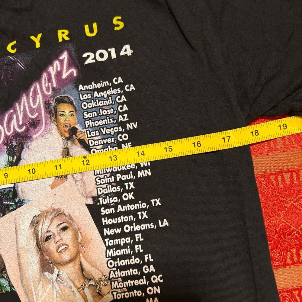 Miley Cyrus Bangerz 2014 Tour Full Front and Back Graphic Black T-Shirt - Picture 7 of 8
